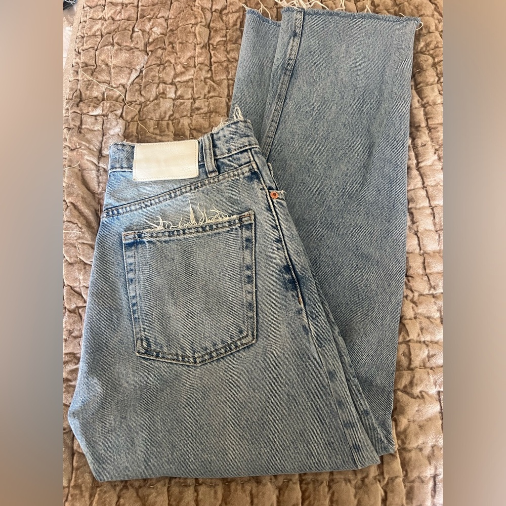 Light acid wash Jean